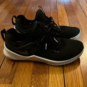 Nike Men’s Free X Metcon cross training sneaker. Black size 10.5.